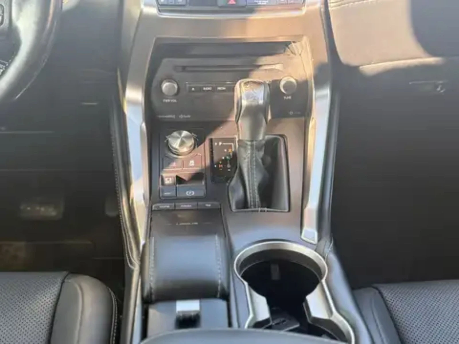 Lexus NX 200t 2021/LUXURY/4x4/CAMERA/ЛЮК/CARFAX, снимка 9 - Автомобили и джипове - 53985798