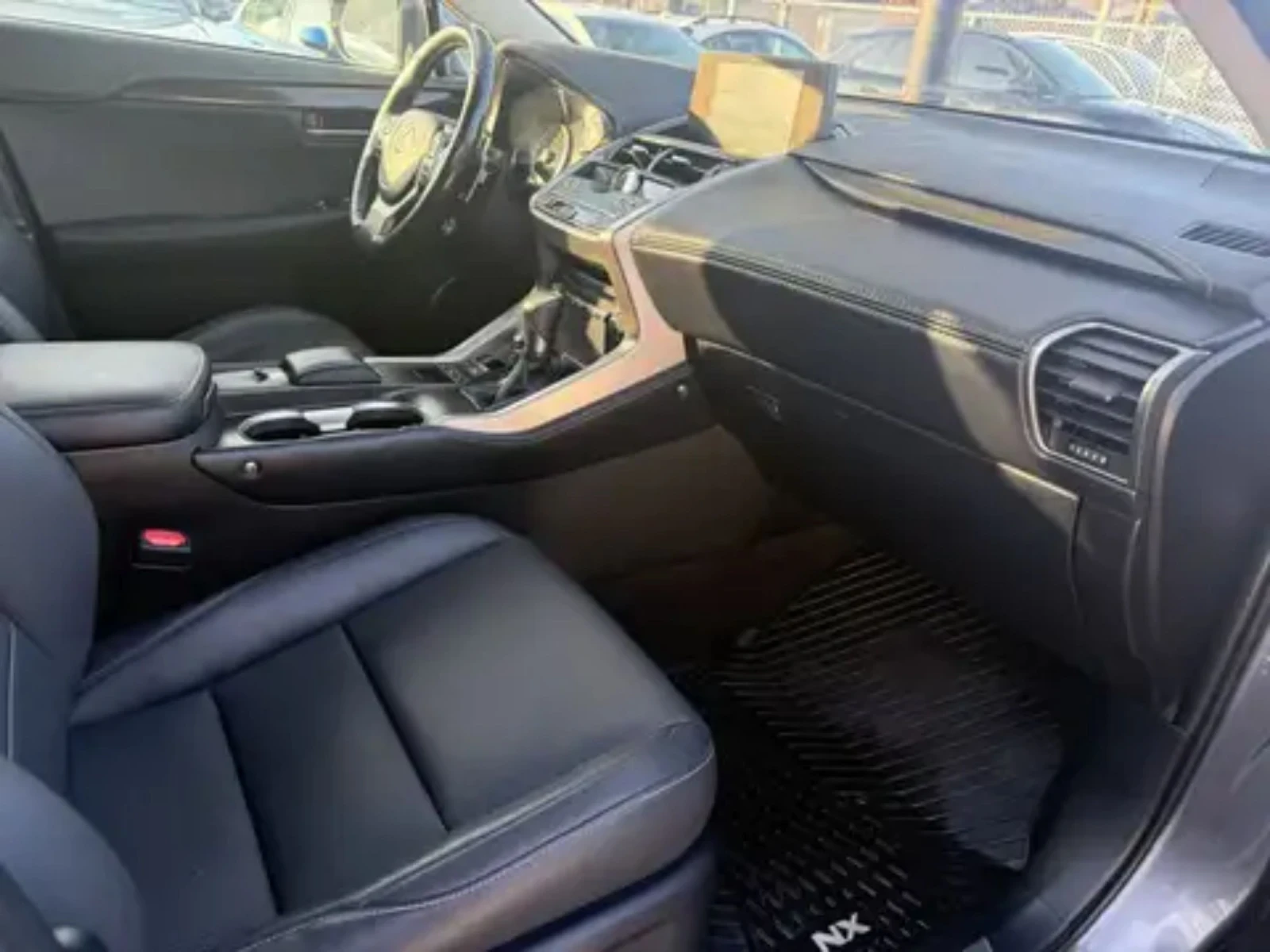 Lexus NX 200t 2021/LUXURY/4x4/CAMERA/ЛЮК/CARFAX, снимка 10 - Автомобили и джипове - 53985798