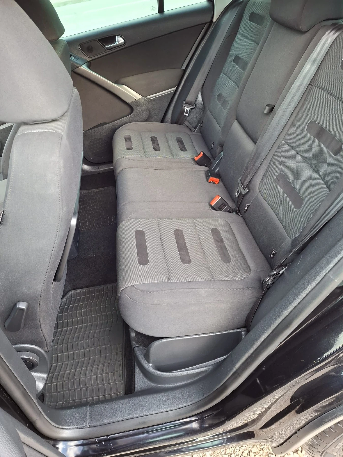 VW Tiguan 2.0, снимка 9 - Автомобили и джипове - 54218587