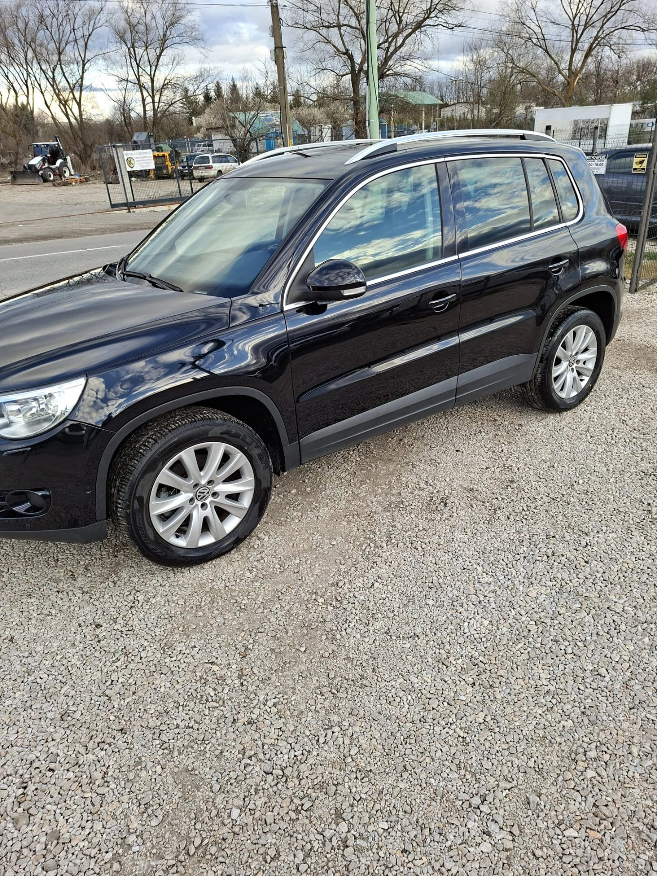 VW Tiguan 2.0, снимка 3 - Автомобили и джипове - 54218587