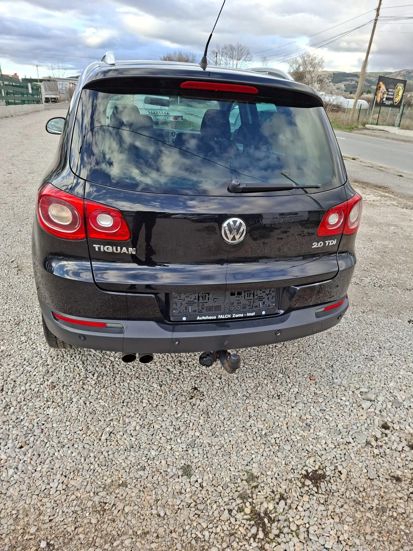 VW Tiguan 2.0, снимка 4 - Автомобили и джипове - 54218587