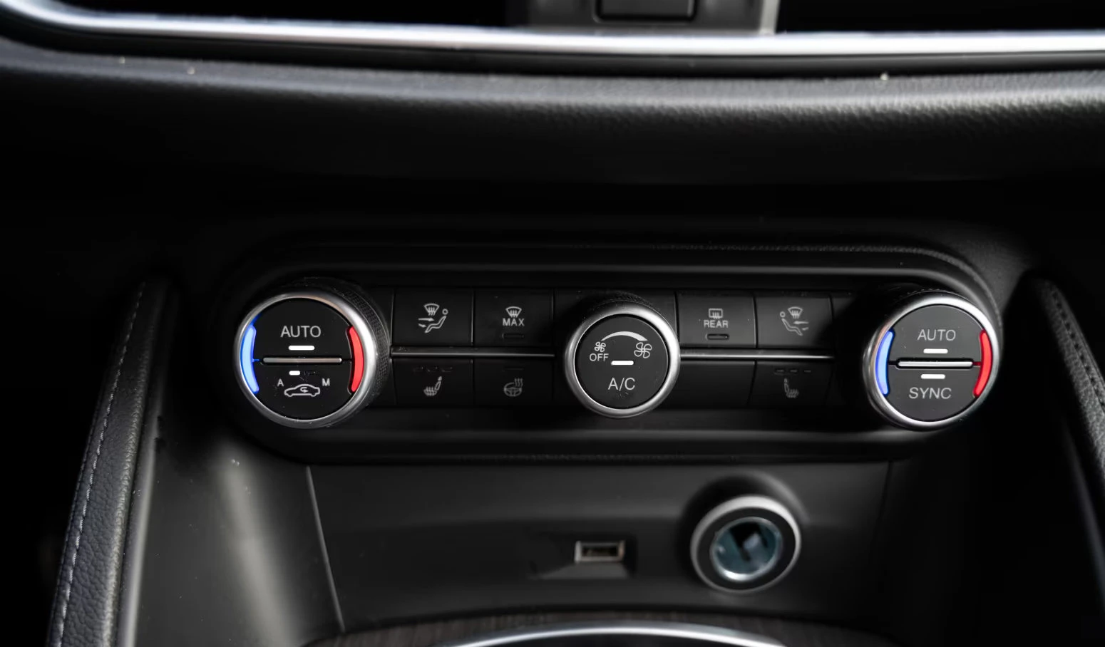 Alfa Romeo Stelvio Ti 2.0TURBO/280HP/CAM/MEMO/LED/KLESS/ACC/571q, снимка 10 - Автомобили и джипове - 55556224