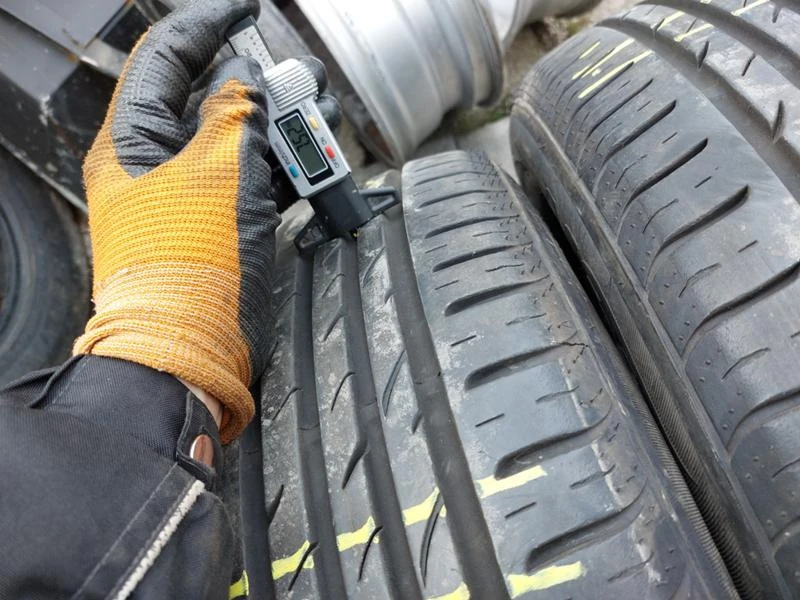 Гуми Летни 215/60R16, снимка 4 - Гуми и джанти - 36287574