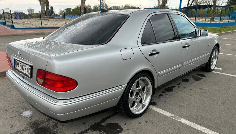 Mercedes-Benz E 280 Avantgarde LPG, снимка 4 - Автомобили и джипове - 40016767