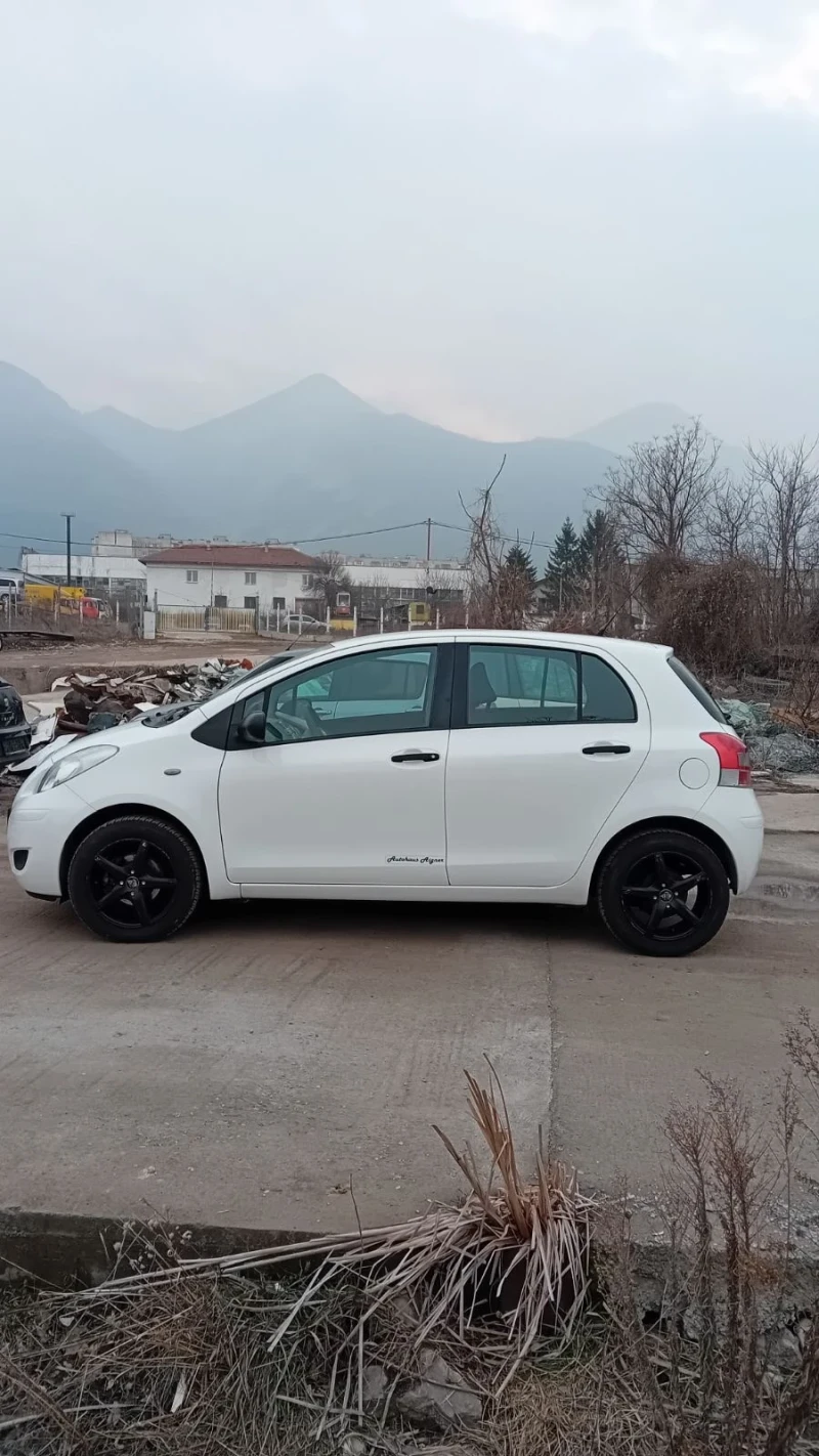 Toyota Yaris 1.0 Бензин, снимка 6 - Автомобили и джипове - 49482787