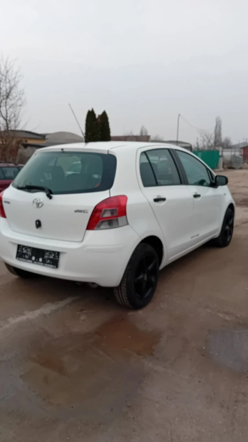 Toyota Yaris 1.0 Бензин, снимка 4 - Автомобили и джипове - 49482787