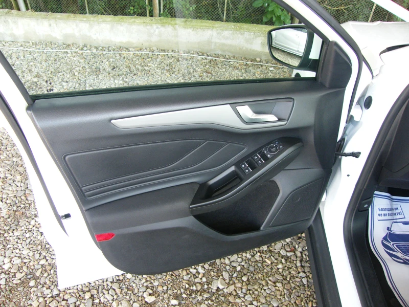Ford Focus 1.5 TDCI, снимка 8 - Автомобили и джипове - 51250501