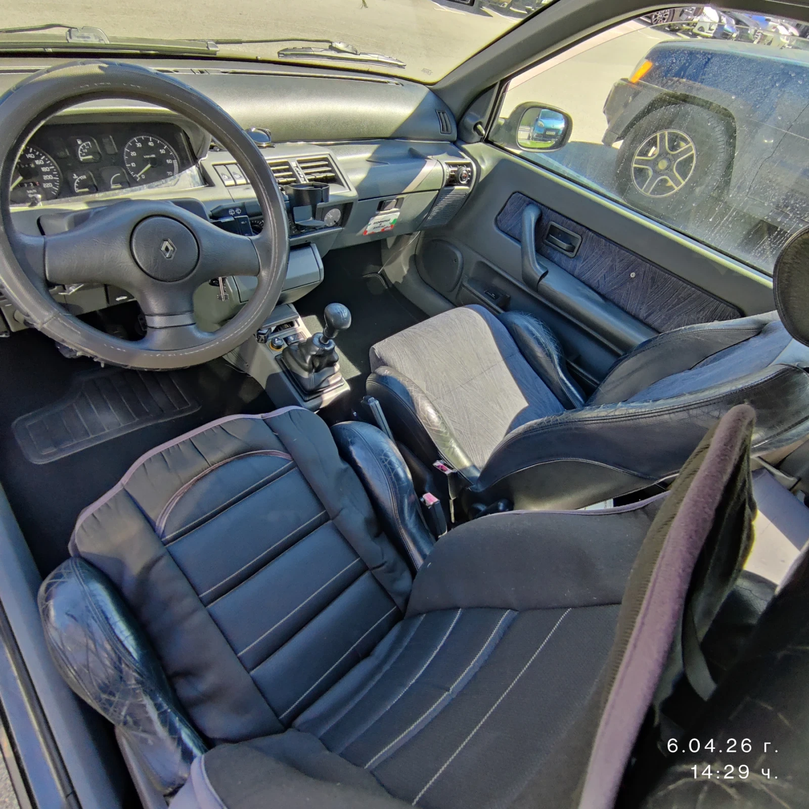 Renault Clio 1.4, снимка 5 - Автомобили и джипове - 54124747