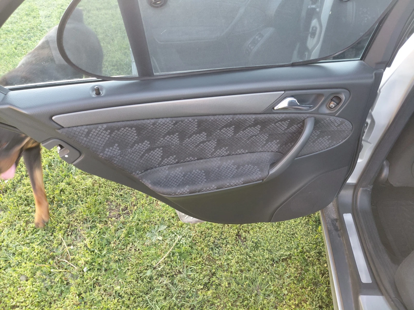 Mercedes-Benz C 180, снимка 3 - Автомобили и джипове - 54346231