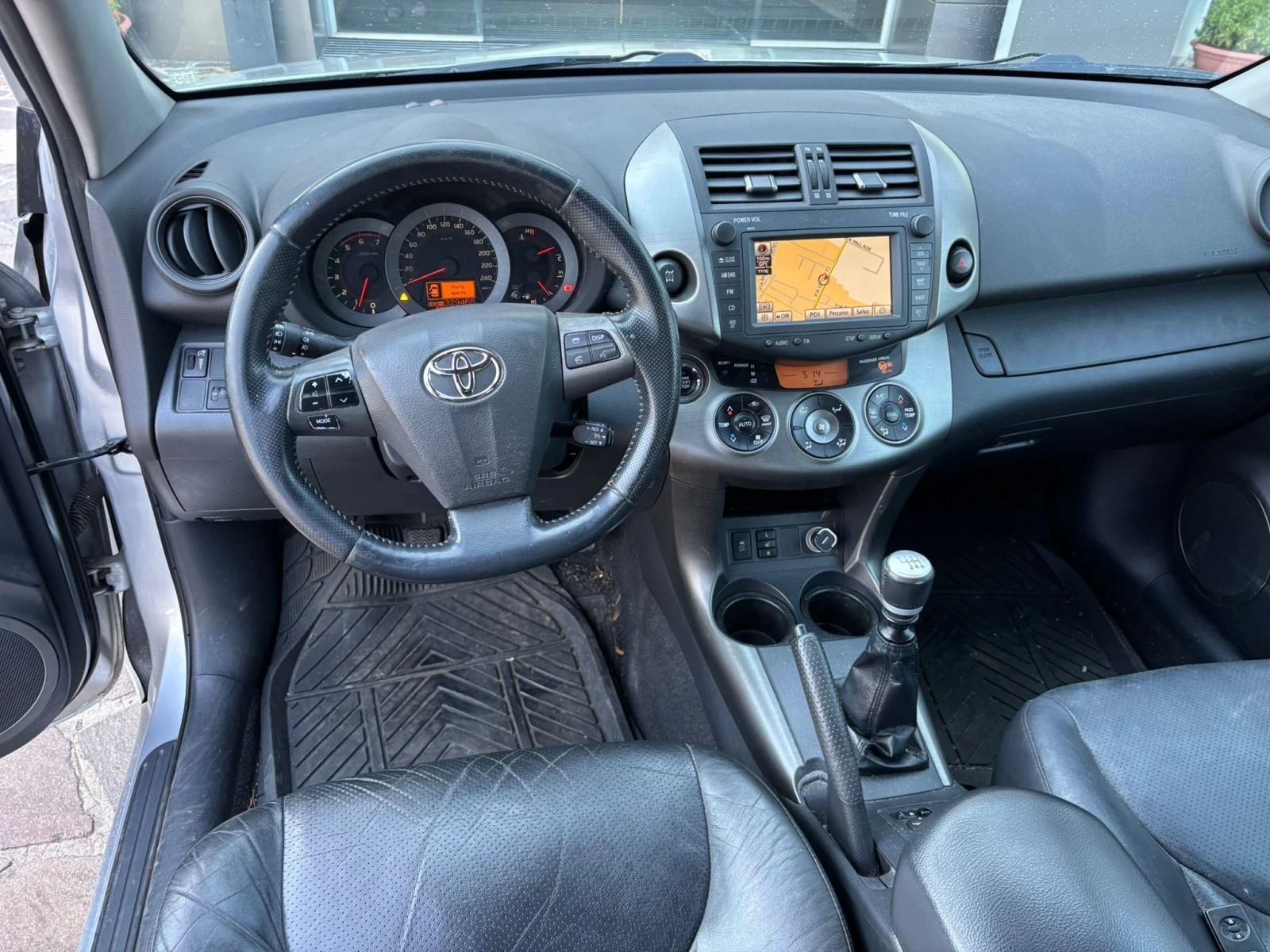 Toyota Rav4 2.2 d 150 к.с. ВСИЧКИ ЕКСТРИ, снимка 7 - Автомобили и джипове - 54346400