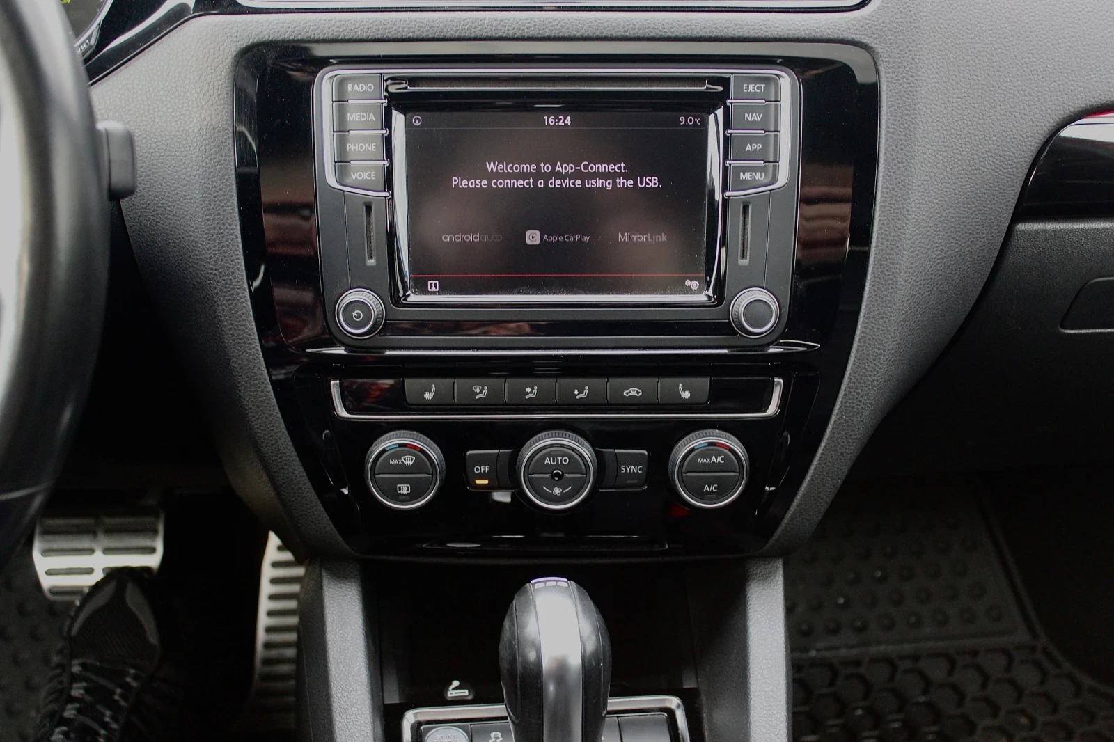 VW Golf GTI Jetts GLI 2.0 TSI РеалКм Автомат ФУЛЛ, снимка 13 - Автомобили и джипове - 54478215