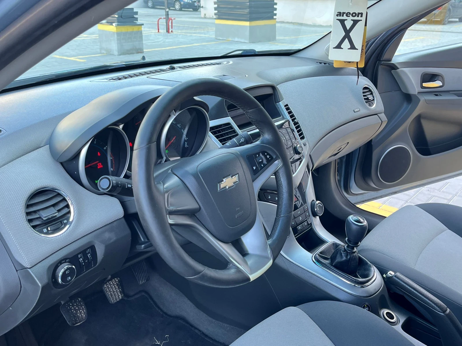 Chevrolet Cruze 1.6I/ГАЗ/БЕНЗИН, снимка 10 - Автомобили и джипове - 54645272