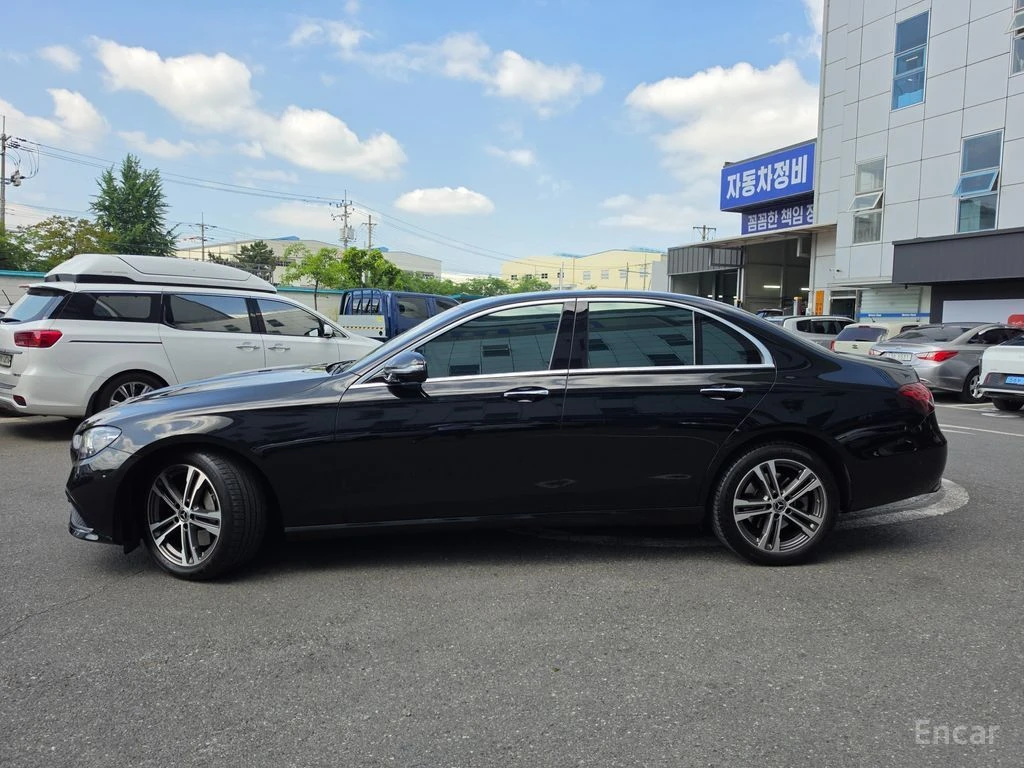 Mercedes-Benz E 350 4MATIC* ПОДГРЕВ* ОБДУХВАНЕ* ХЕДЪП* 360КАМЕРА* , снимка 4 - Автомобили и джипове - 54916120