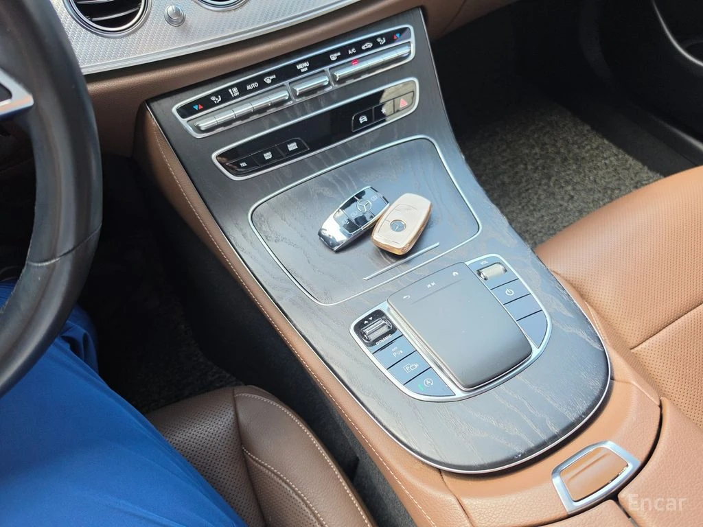 Mercedes-Benz E 350 4MATIC* ПОДГРЕВ* ОБДУХВАНЕ* ХЕДЪП* 360КАМЕРА* , снимка 10 - Автомобили и джипове - 54916120