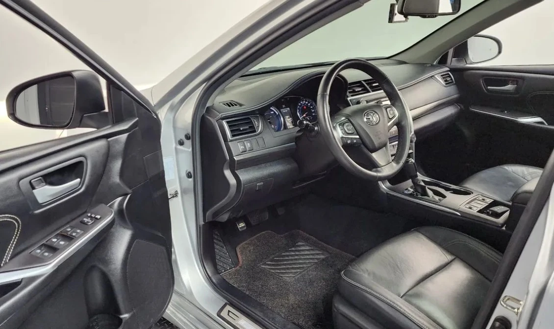 Toyota Camry 2.5 Бензин, снимка 9 - Автомобили и джипове - 54996678