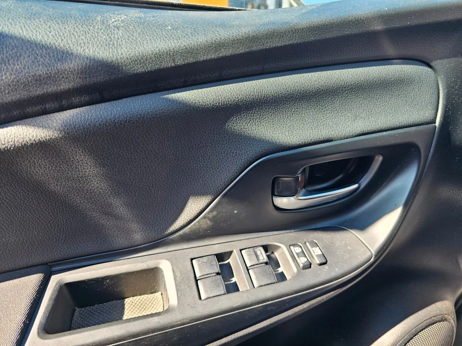 Toyota Yaris Hybrid Sport, снимка 13 - Автомобили и джипове - 56252310