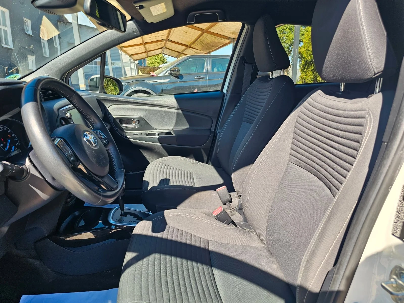 Toyota Yaris Hybrid Sport, снимка 10 - Автомобили и джипове - 56252310