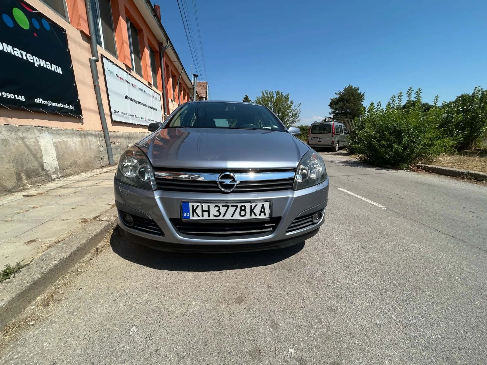 Opel Astra 1.4i-90кс