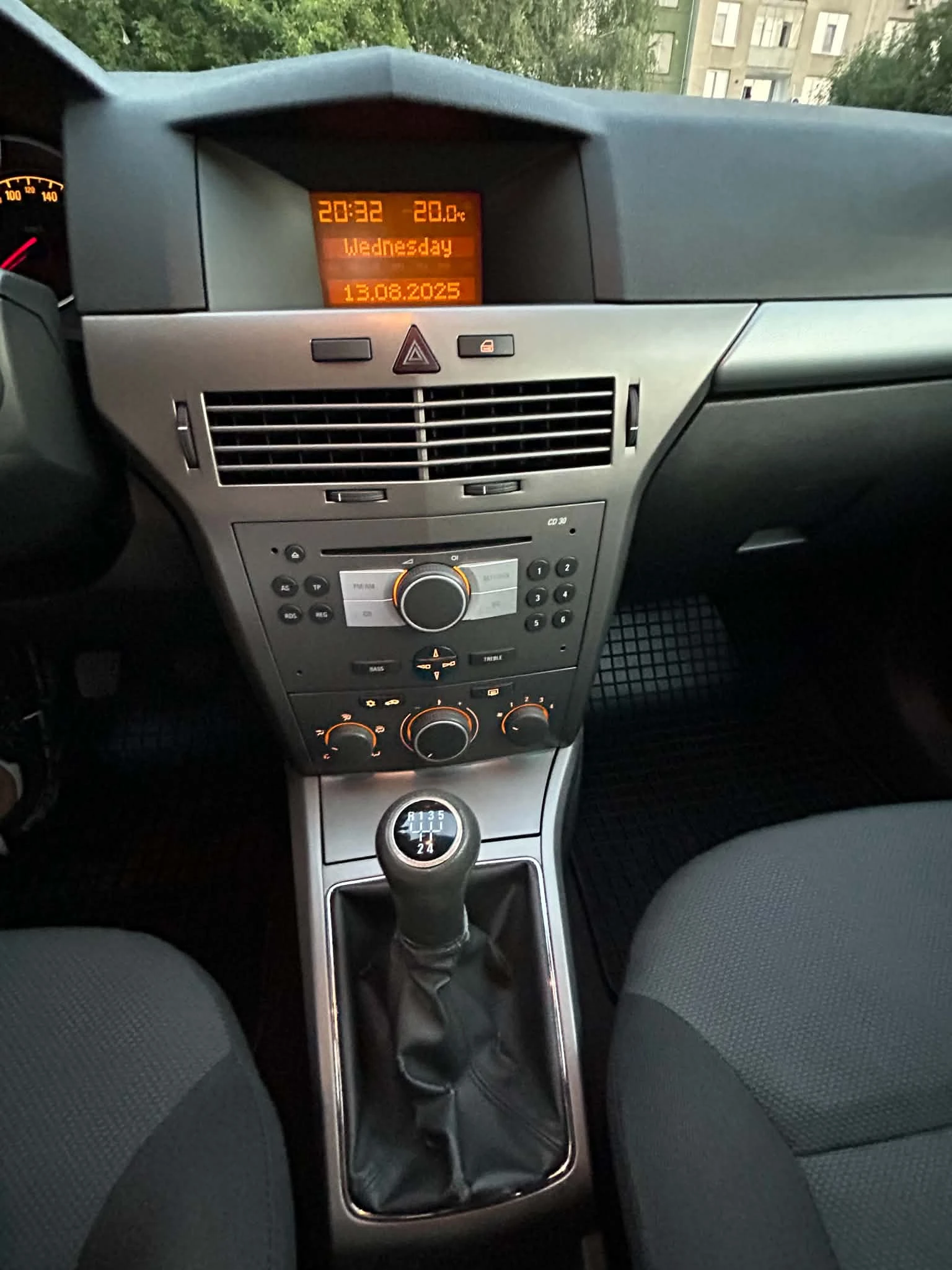 Opel Astra 1.4i-90кс, снимка 7 - Автомобили и джипове - 56350707
