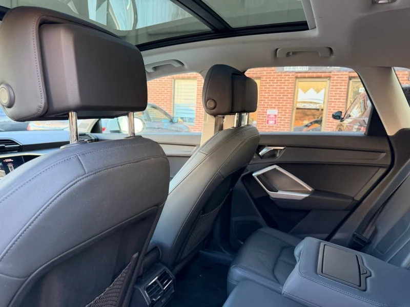 Audi Q3 Komfort  CARFAX, снимка 11 - Автомобили и джипове - 53075140