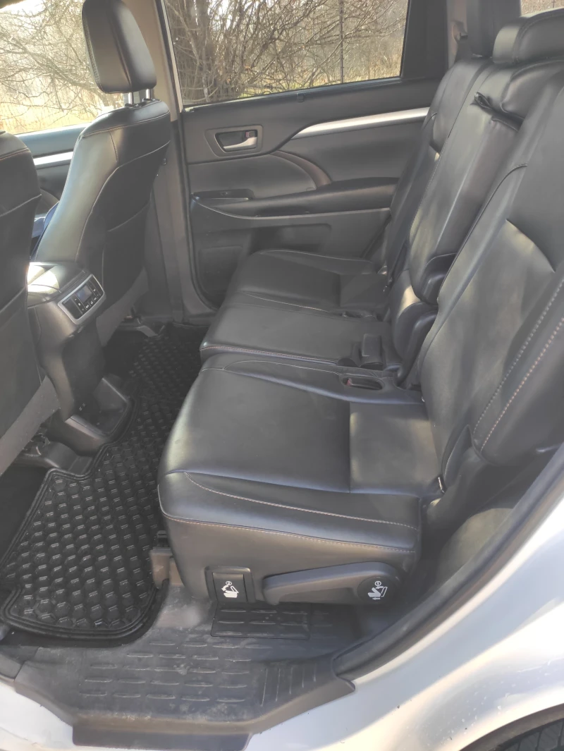 Toyota Highlander XLE / Хибрид / 7+ 1 / Активен дистроник , снимка 14 - Автомобили и джипове - 53583536