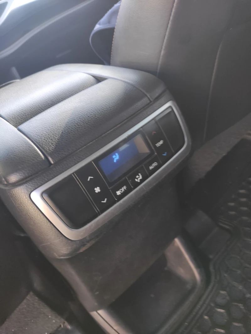 Toyota Highlander XLE / Хибрид / 7+ 1 / Активен дистроник , снимка 11 - Автомобили и джипове - 53583536