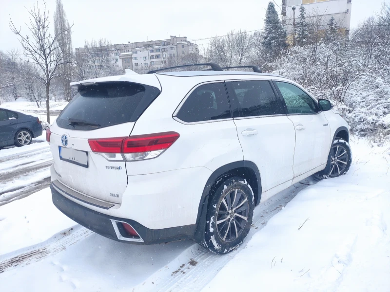 Toyota Highlander XLE / Хибрид / 7+ 1 / Активен дистроник , снимка 3 - Автомобили и джипове - 53583536