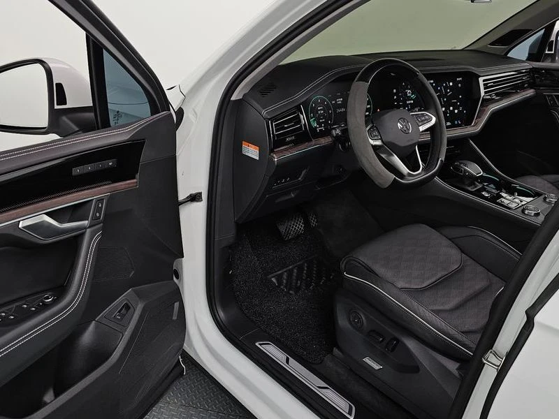 VW Touareg 3.0 Automatic КРАЙНА ЦЕНА: 59310 EUR, снимка 10 - Автомобили и джипове - 55966886