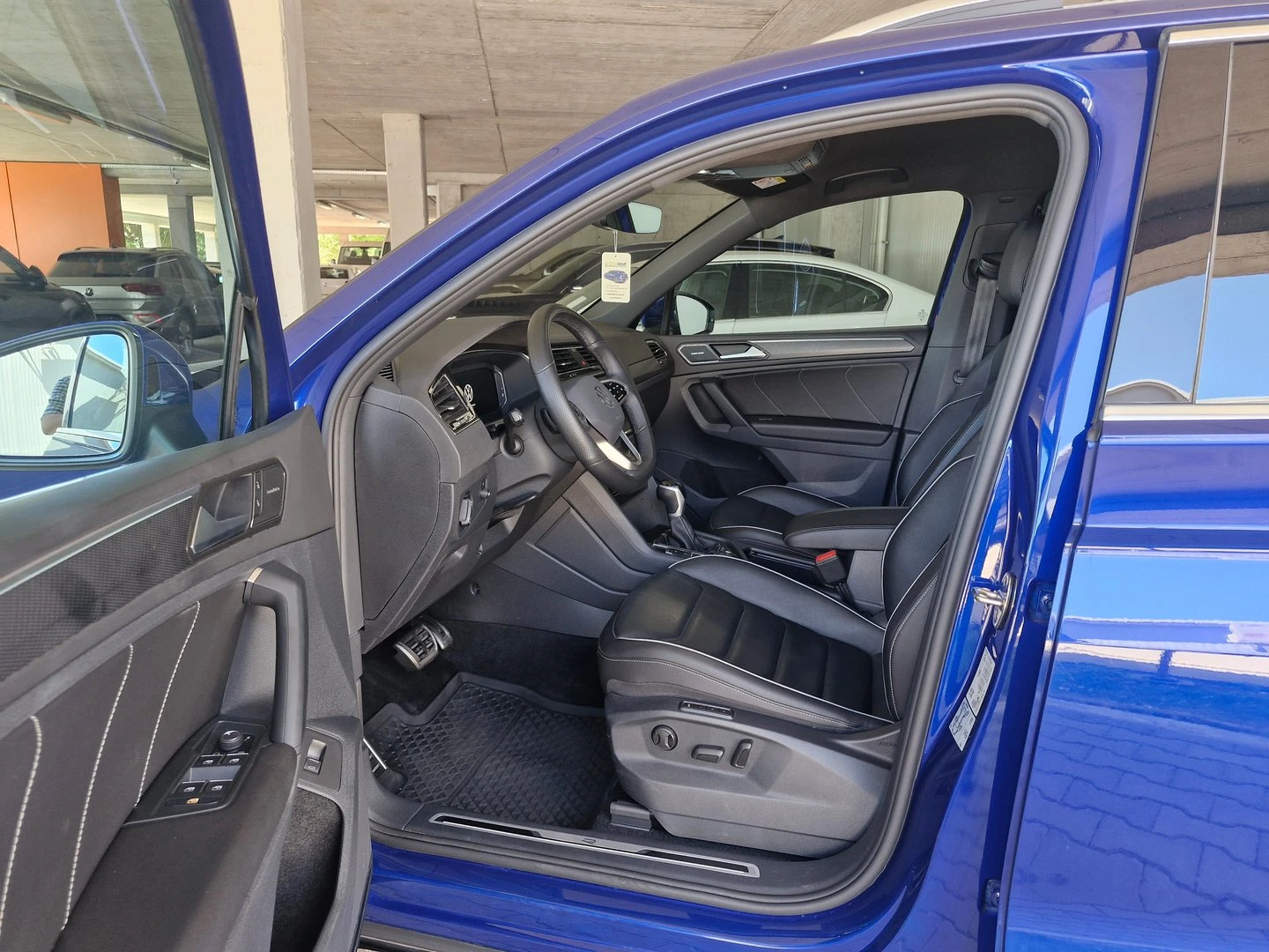 VW Tiguan R-Line 2.0 TSI OPF 4MOTION DSG - изображение 5