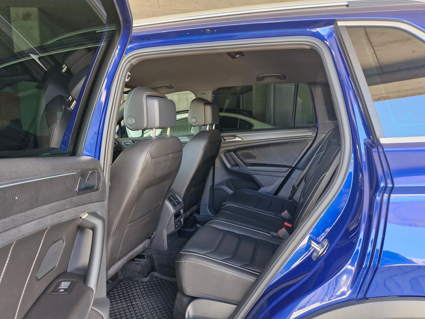 VW Tiguan R-Line 2.0 TSI OPF 4MOTION DSG - изображение 6