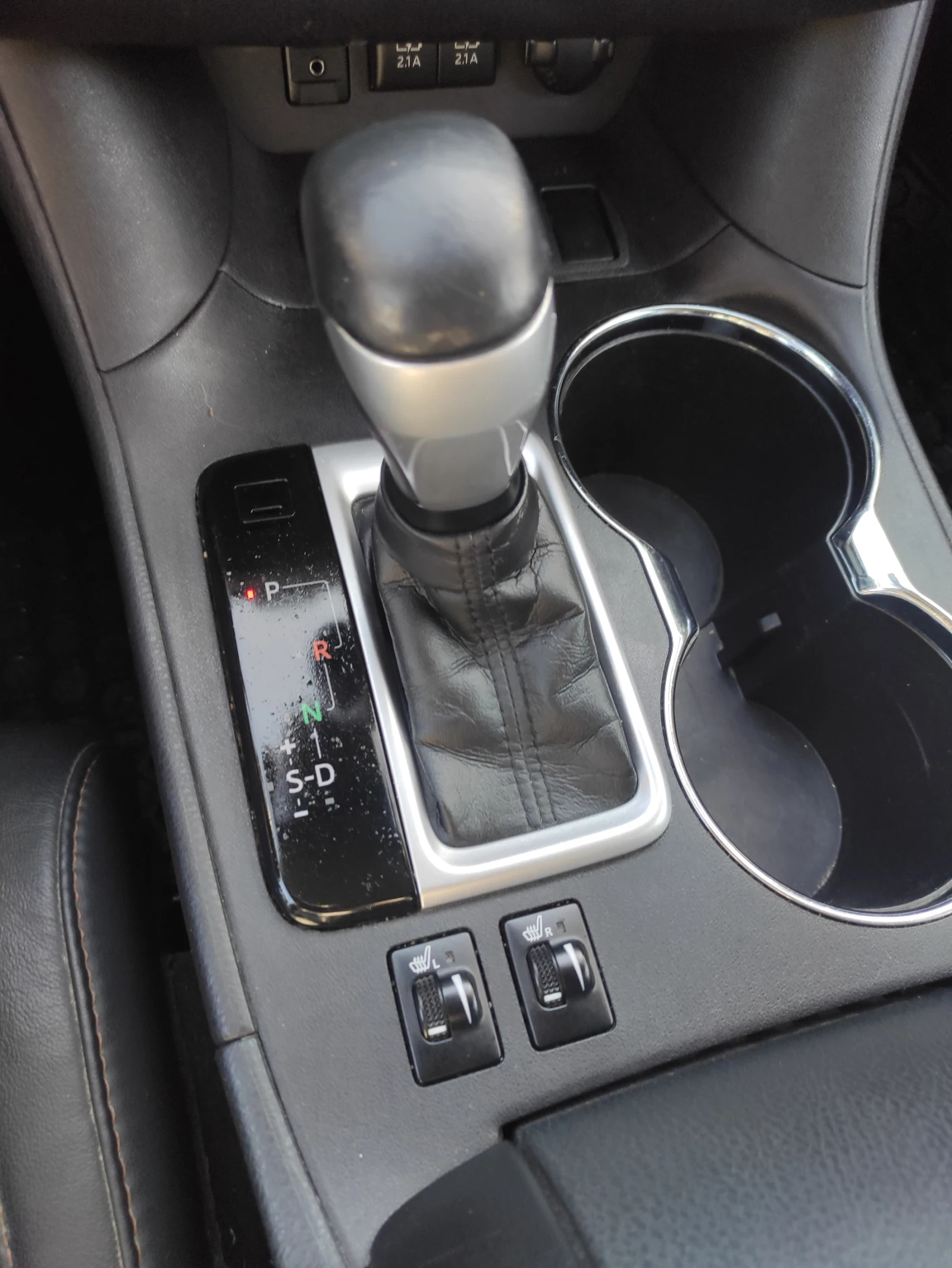 Toyota Highlander XLE / Хибрид / 7+ 1 / Активен дистроник , снимка 7 - Автомобили и джипове - 53583536