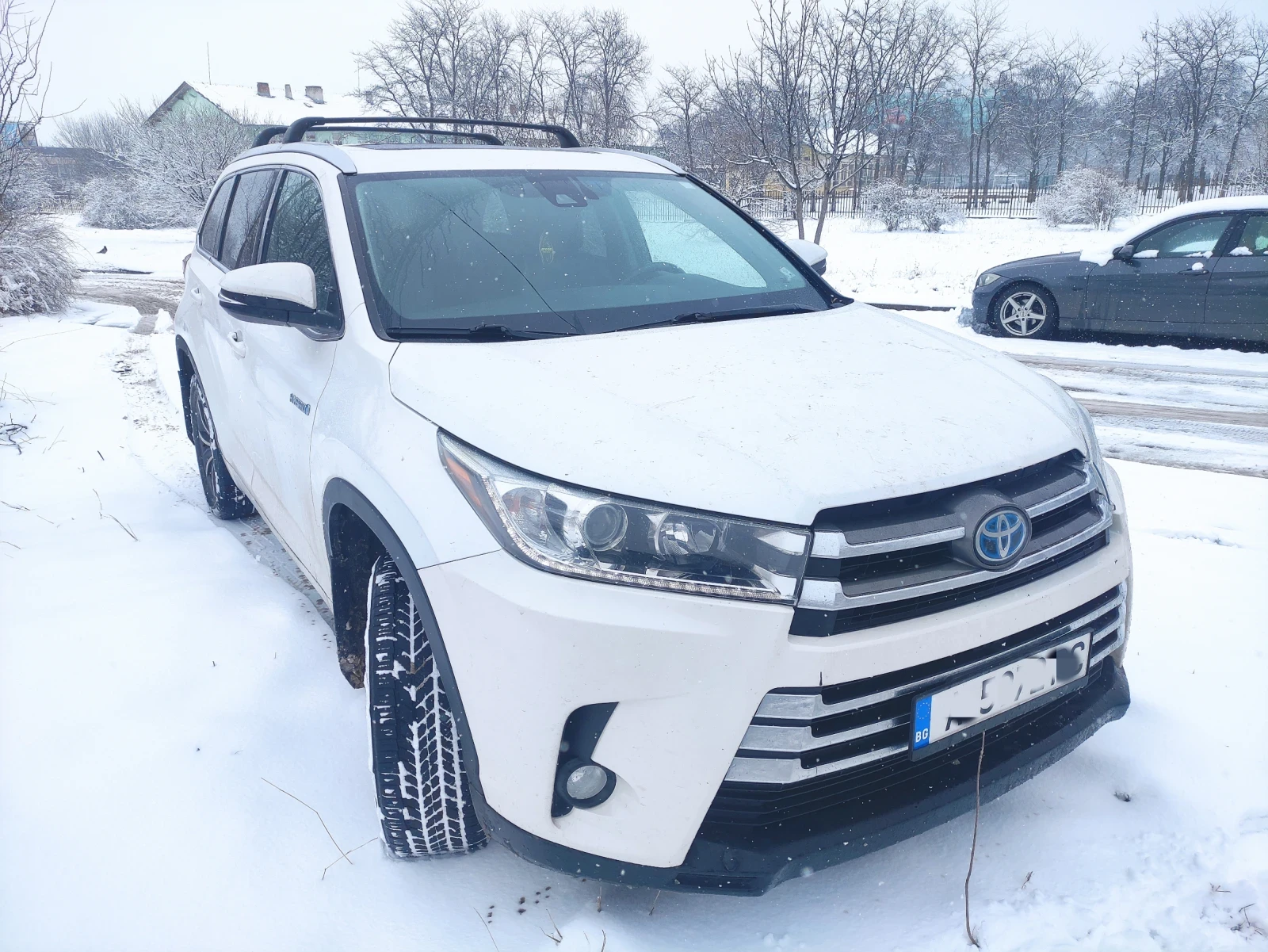 Toyota Highlander XLE / Хибрид / 7+ 1 / Активен дистроник , снимка 2 - Автомобили и джипове - 53583536