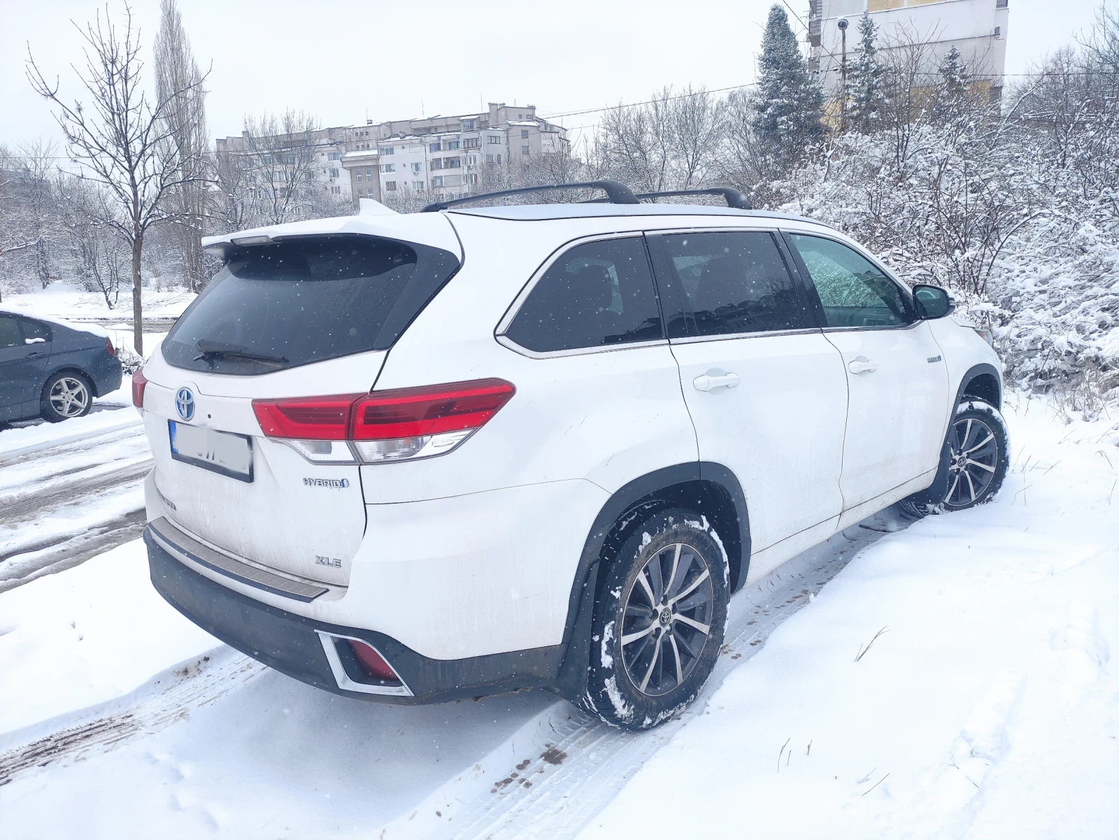 Toyota Highlander XLE / Хибрид / 7+ 1 / Активен дистроник , снимка 3 - Автомобили и джипове - 53583536