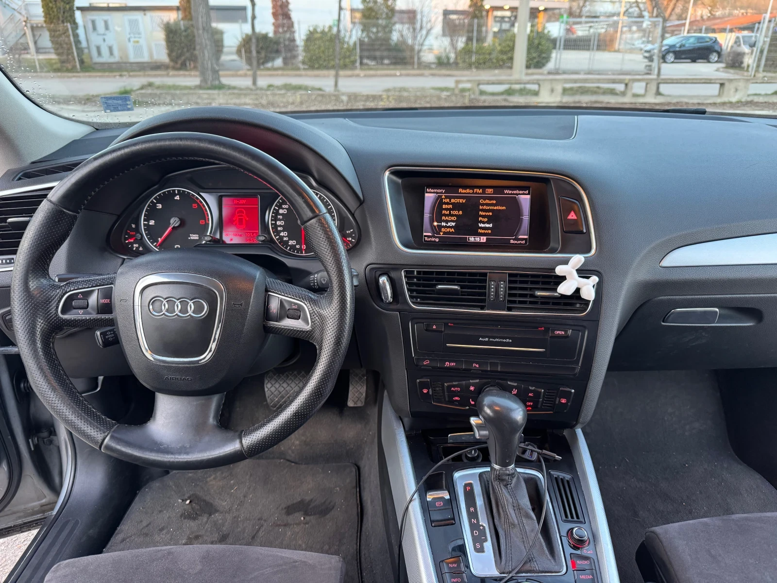 Audi Q5 2.0 TDI QUATTRO/AVTOMAT/NAVI, снимка 10 - Автомобили и джипове - 53829564