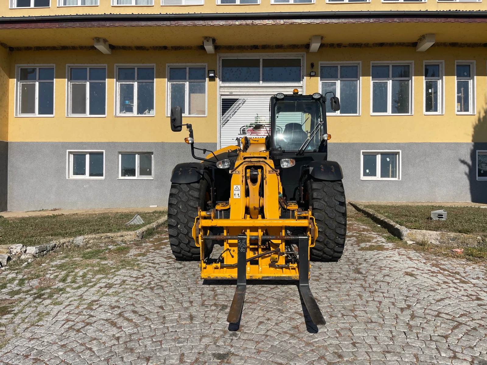 Телескопичен товарач JCB 550-80 AGRI PLUS ОБСЛУЖЕН ЛИЗИНГ - изображение 2