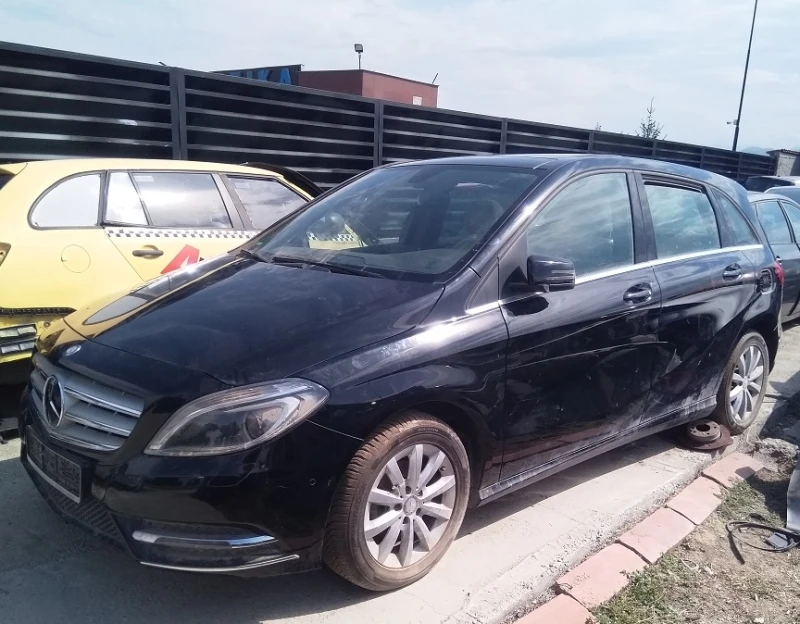 Mercedes-Benz B 180, снимка 2 - Автомобили и джипове - 46403782