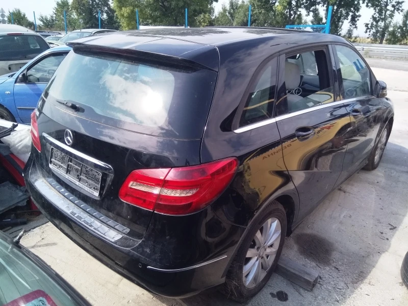 Mercedes-Benz B 180, снимка 3 - Автомобили и джипове - 46403782