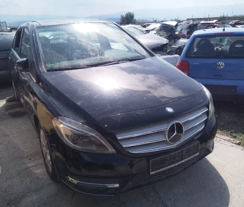 Mercedes-Benz B 180, снимка 1 - Автомобили и джипове - 46403782