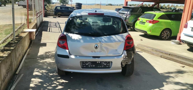 Renault Clio 1.5 dCi, снимка 4 - Автомобили и джипове - 46847053