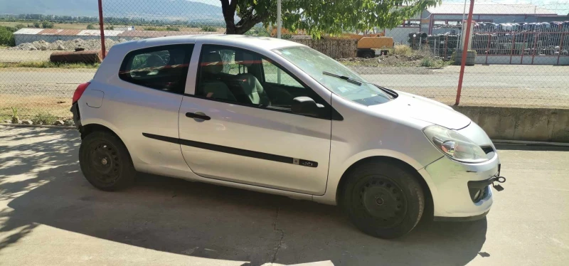 Renault Clio 1.5 dCi, снимка 3 - Автомобили и джипове - 46847053