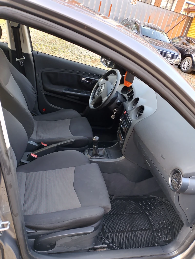 Seat Ibiza 1.4i, снимка 8 - Автомобили и джипове - 48178290