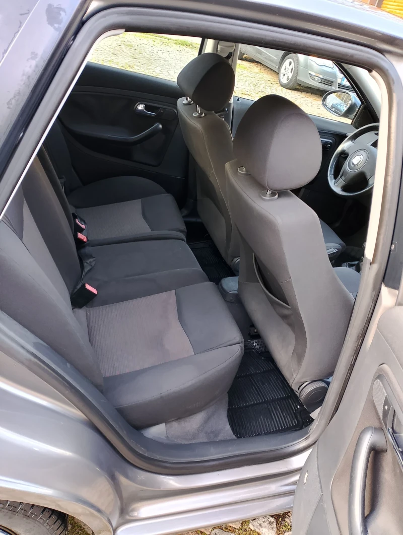 Seat Ibiza 1.4i, снимка 7 - Автомобили и джипове - 48178290