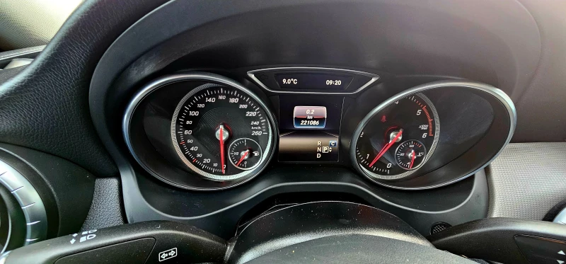 Mercedes-Benz CLA 200 4MATIC, снимка 12 - Автомобили и джипове - 52474652