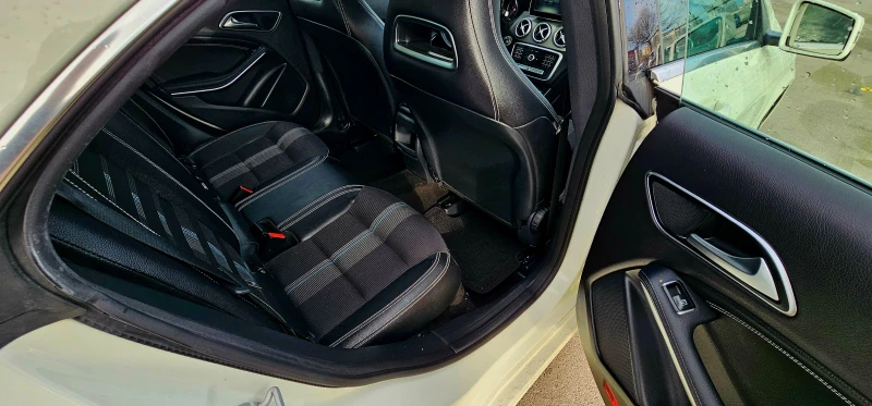 Mercedes-Benz CLA 200 4MATIC, снимка 11 - Автомобили и джипове - 52474652