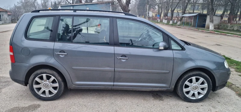 VW Touran, снимка 2 - Автомобили и джипове - 52829497