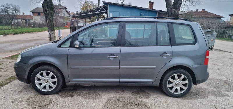 VW Touran, снимка 4 - Автомобили и джипове - 52829497