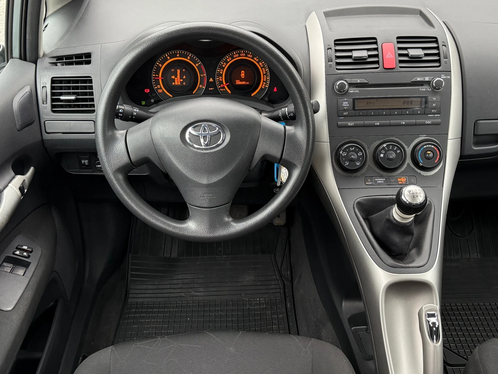 Toyota Auris 1.33i 100к.с * Климатик*  - изображение 10
