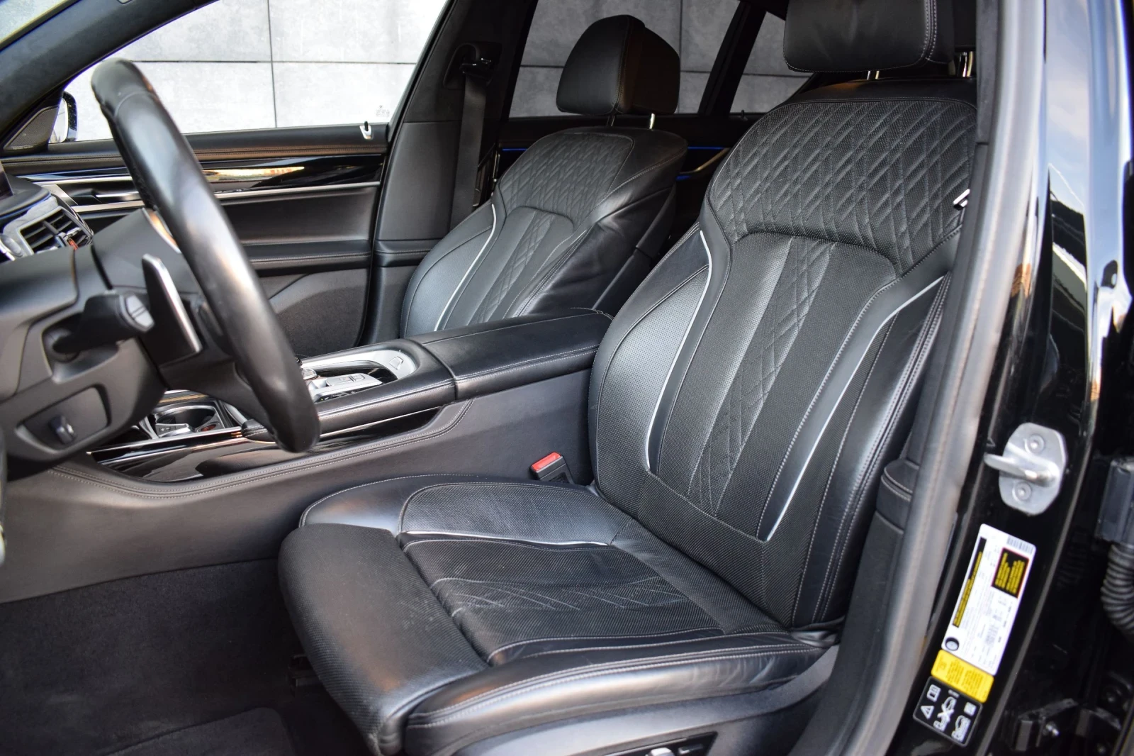 BMW 750 DISTRONIC, M-PACK, MASSAGE, SOFT-CLOSE, ADAPTIVE L, снимка 10 - Автомобили и джипове - 53716213