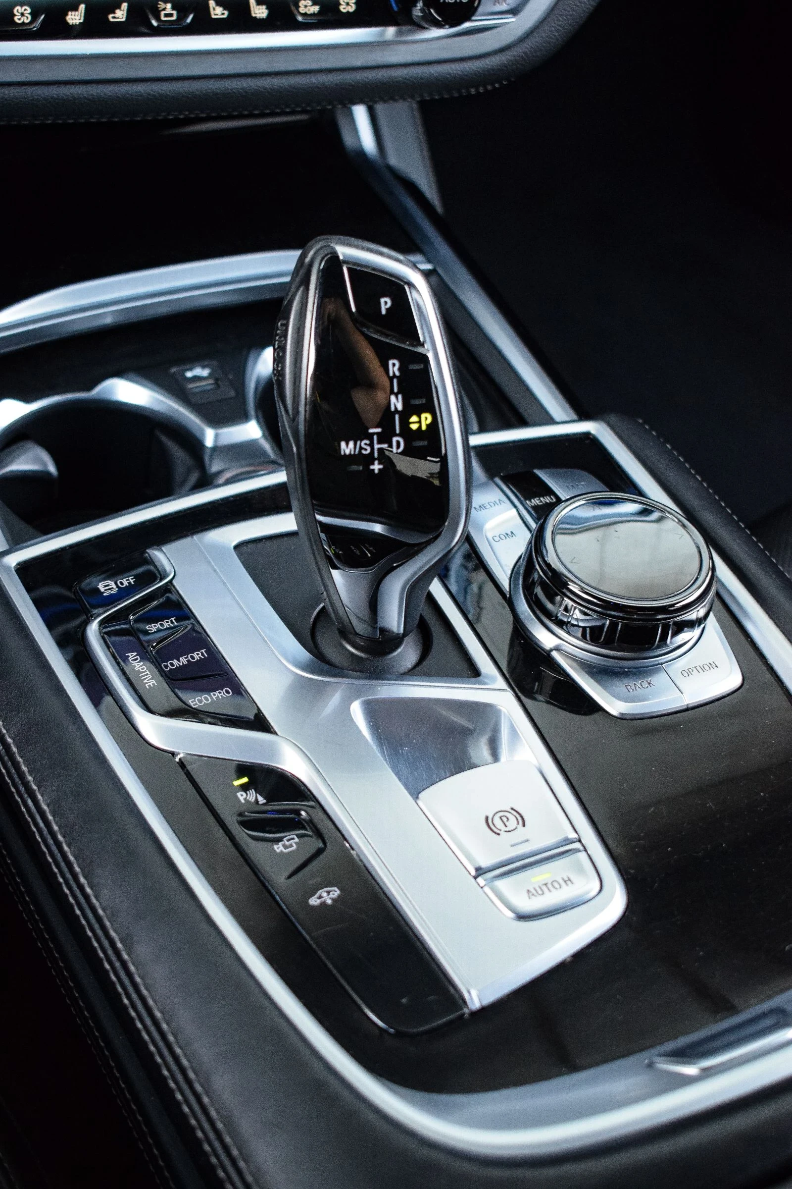 BMW 750 DISTRONIC, M-PACK, MASSAGE, SOFT-CLOSE, ADAPTIVE L, снимка 12 - Автомобили и джипове - 53716213