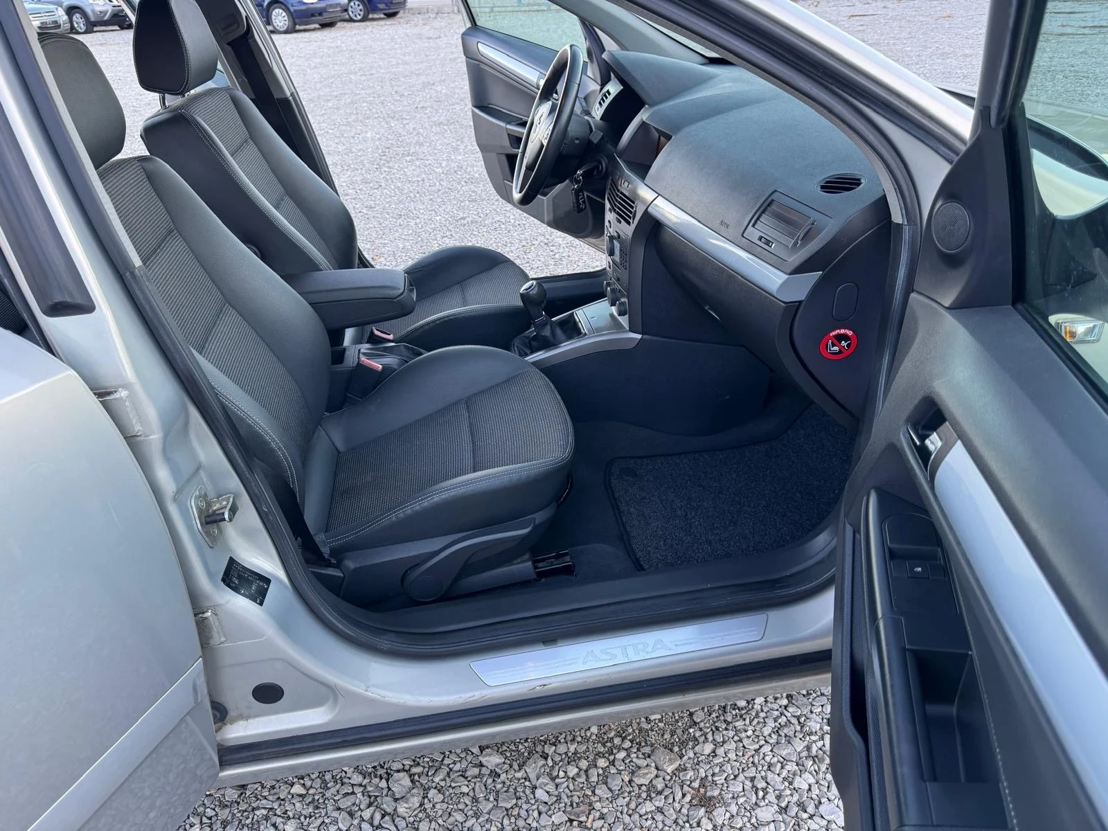 Opel Astra 1.6 i, снимка 11 - Автомобили и джипове - 53624392